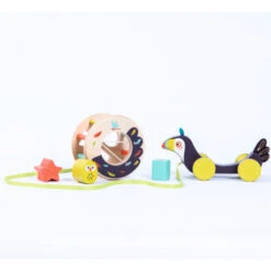 Toucan à Formes, à Tirer, Dans La Jungle - Moulin Roty -Jouets Éducatifs Boutique toucan a formes a tirer dans la jungle 1